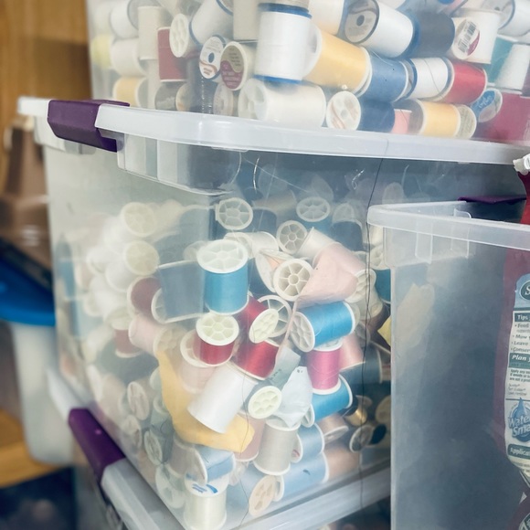 THREAD for sewing and quilting - Picture 2 of 4